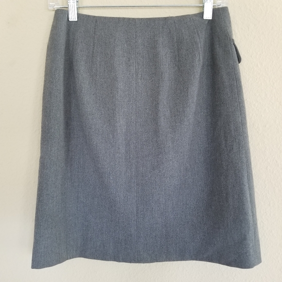 3/$20⭐Ann Taylor Loft Stretch Gray pencil skirt - Picture 6 of 7